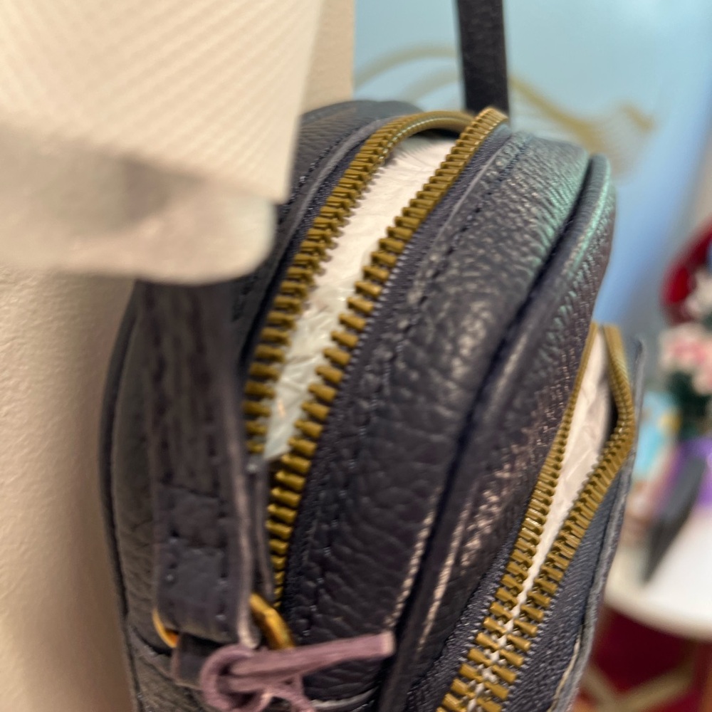 Stylish Navy Leather Crossbody Bag with Gold Hardware NWT - Picture 6 of 7